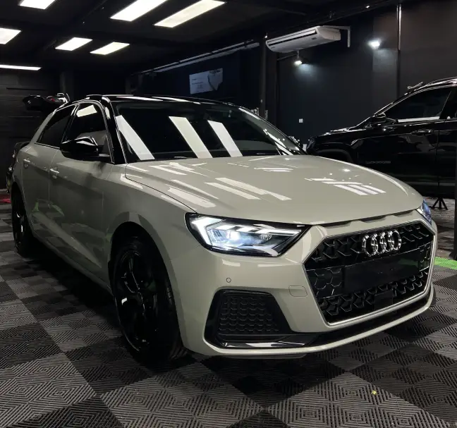 Audi A1 gris protegido con PPF Kryptonite en el taller